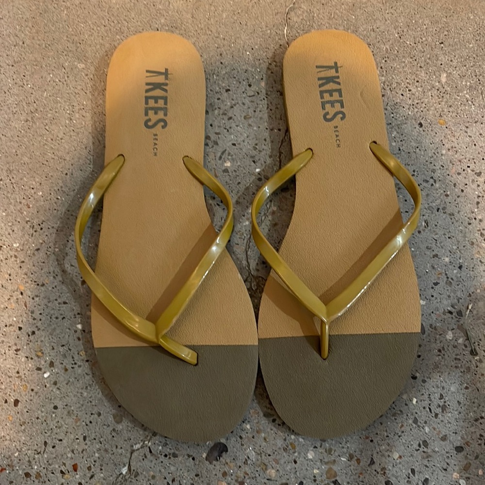TKEES. Size 9. Like new